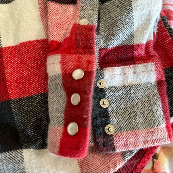 Wrangler Red and Black Plaid Casual Button Down Shirt - Picture 5 of 5
